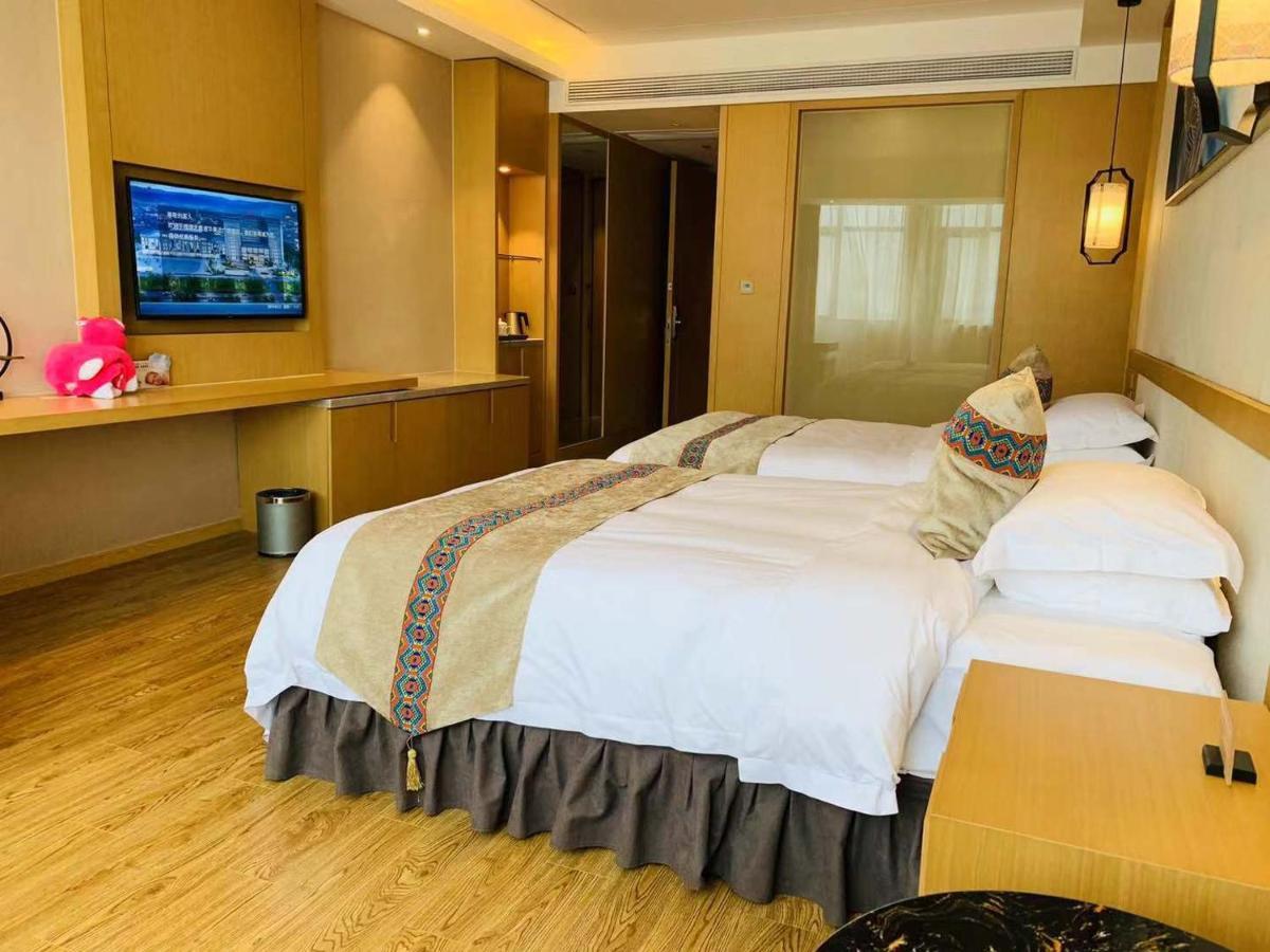Ramada Plaza By Wyndham Enshi Hotel Exterior foto