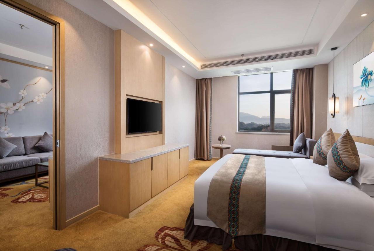 Ramada Plaza By Wyndham Enshi Hotel Exterior foto